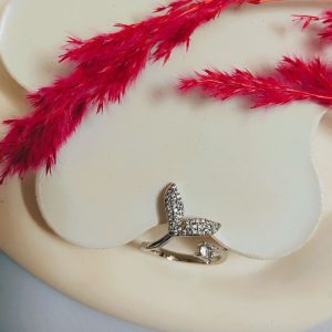 انگشتر دم‌ وال نگین‌دار